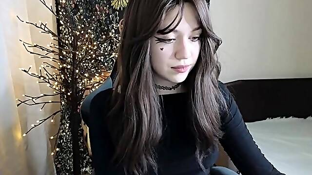 Young amateur teen in solo masturbation getting kinky