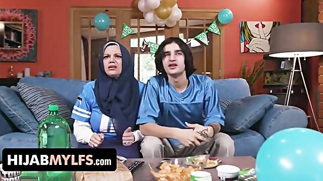 Middle Eastern Milf Bounces Her Plump Booty On Stepsons Rod With Mona Azar