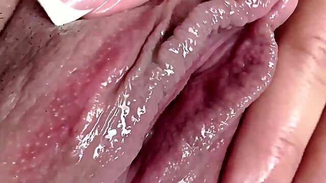 Lot of Squirt and Big Clit Close up